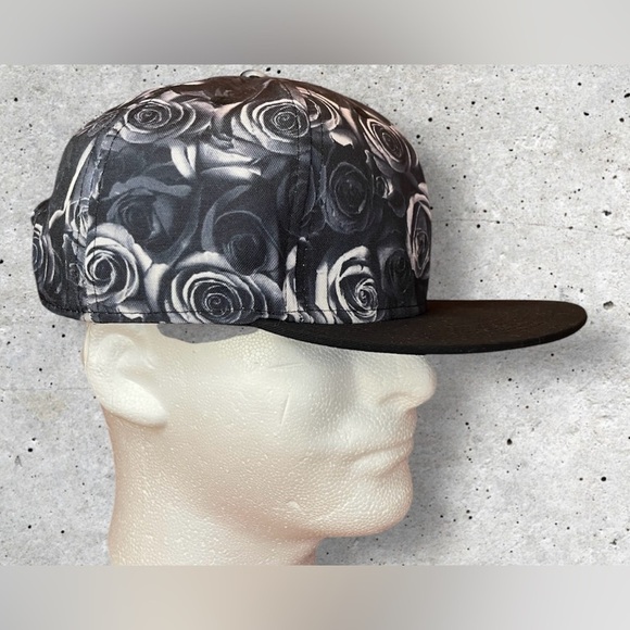 Quanhaigou Black Rose Snap Back Hat - Picture 3 of 9